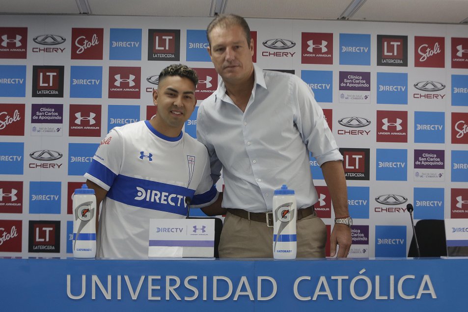 Jeisson Vargas se puso la camiseta cruzada y concretó su retorno a la UC