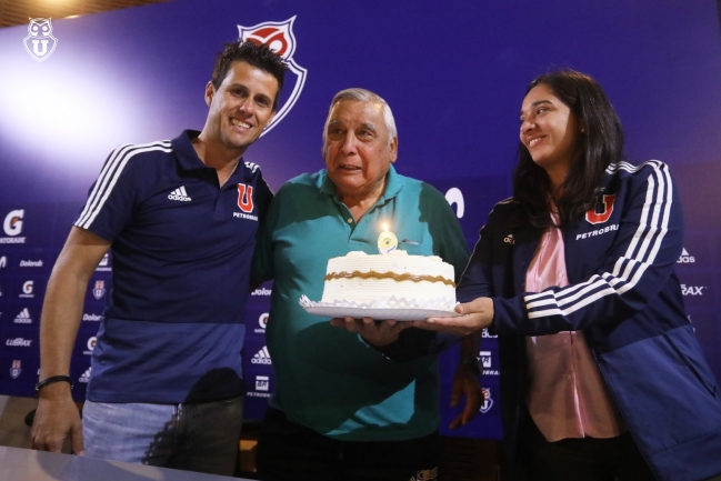 La U celebró el cumpleaños de Carlos Campos, “el verdadero Tanque”
