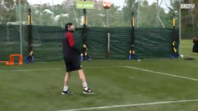 Jürgen Klopp se lució jugando Fútbol tenis en entrenamiento de Liverpool