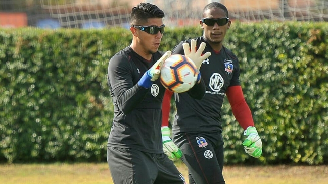 Omar Carabalí y los novedosos lentes que ocupan en Colo Colo: Nos ayudan para los reflejos