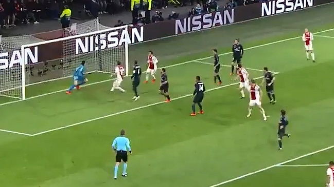 El debut del VAR en la Liga de Campeones con la anulación del gol de Ajax a Real Madrid