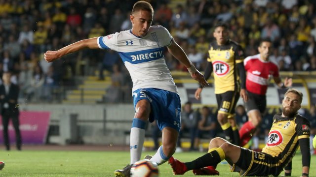 Puch bailó con la defensa de Coquimbo antes de dejar que Valencia anotara el segundo de la UC