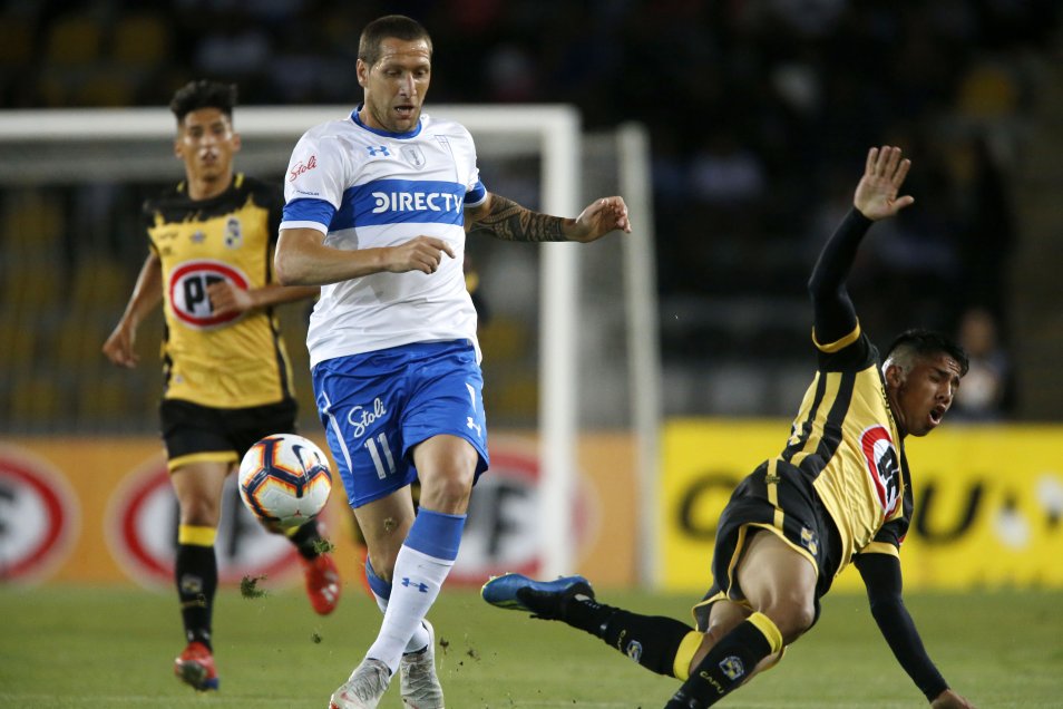 El campeón Universidad Católica debió exigirse para superar a Coquimbo Unido en la primera fecha