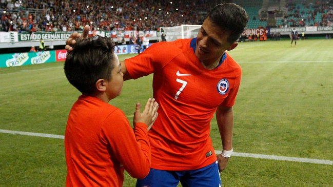 Alexis sobre opción de llegar a la U: ¿Cómo me vería jugando con Eugenio Mena y Marcelo Díaz?