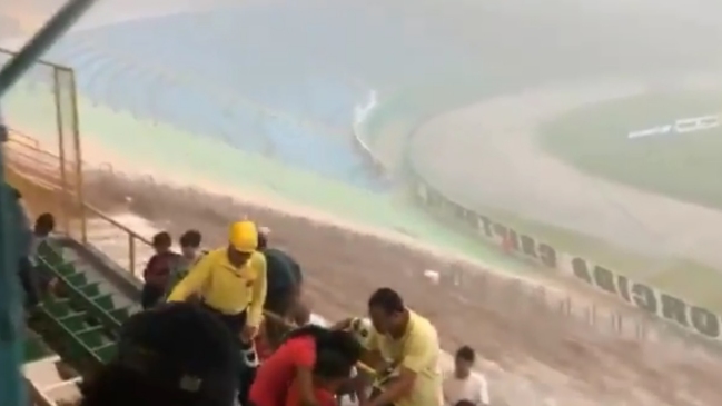 No lo pasan bien en Brasil: Se inundó estadio en Bahía tras intensas lluvias