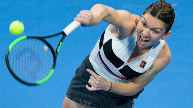 Simona Halep derrotó a Eugenie Bouchard para avanzar a octavos en Dubai