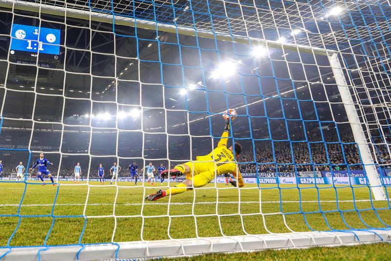 Manchester City dio un importante paso en la Champions tras vencer a Schalke 04