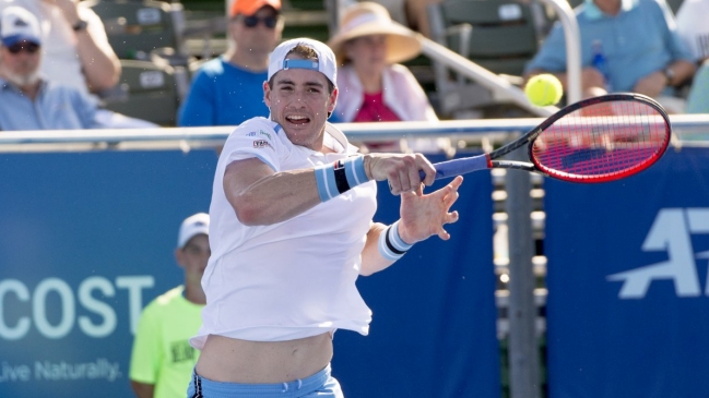 John Isner derrotó a Lukas Lacko y avanzó a cuartos de final en Delray Beach