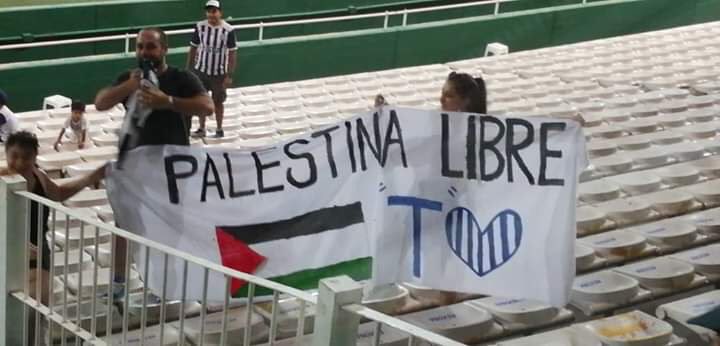 Hinchas de Talleres dedicaron un lienzo a la causa de Palestina