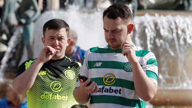 Un seguidor ebrio de Celtic se cayó de un puente al intentar tomarse una selfie