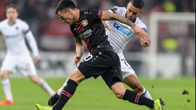 El bombazo de Aránguiz que fue insuficiente para la clasificación de Bayer Leverkusen en Europa League