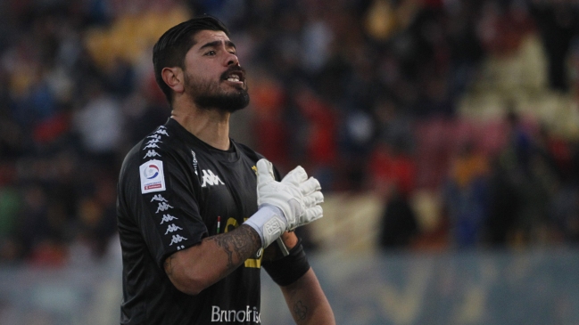 Diego Sánchez tuvo entrevero con un hincha de Antofagasta que ingresó a la cancha