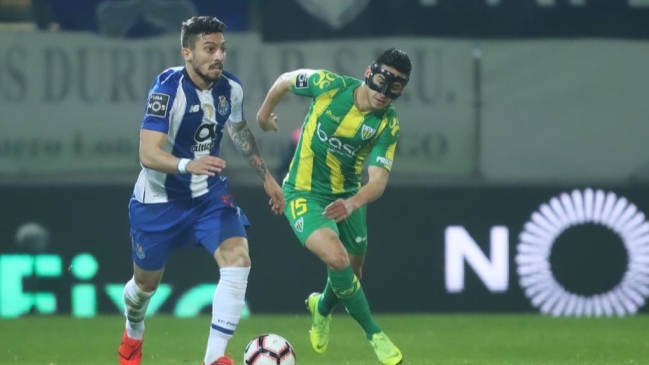 Juan Delgado sufrió en cancha dura caída de Tondela ante Porto