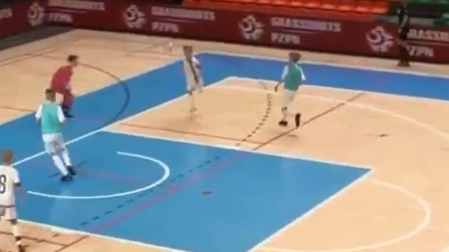 Digno del Puskas: Niño polaco marcó espectacular golazo en fútbol sala