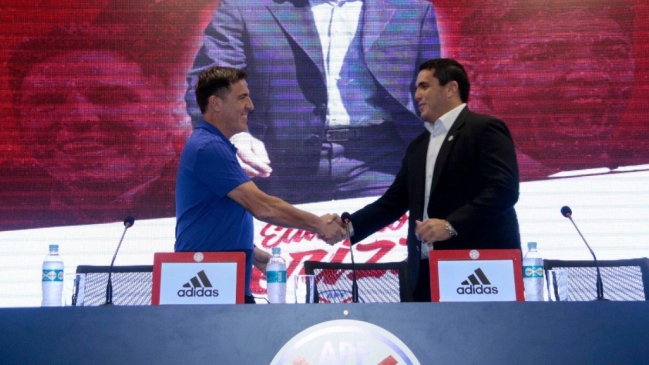 Berizzo tuvo que tomar el “tereré de la fidelidad” en su presentación como DT de Paraguay