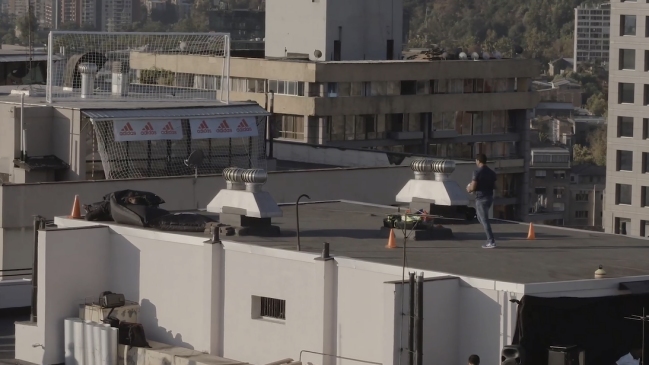 No pierde el talento: Marcelo Salas marcó un golazo desde una azotea a otra