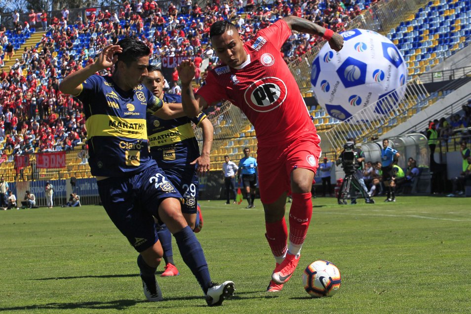 Marcelo Larrondo lideró la remontada de Unión La Calera ante Everton en el Estadio Sausalito