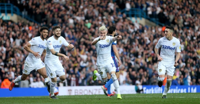 Leeds de Bielsa volvió a ganar y sigue al acecho del liderato en la Championship