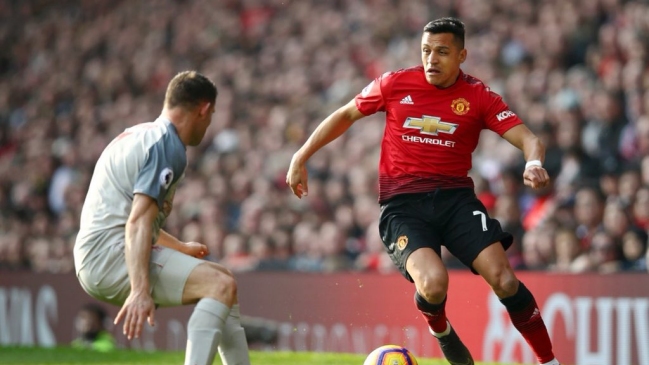 Alexis Sánchez participó en decepcionante empate entre Manchester United y Liverpool