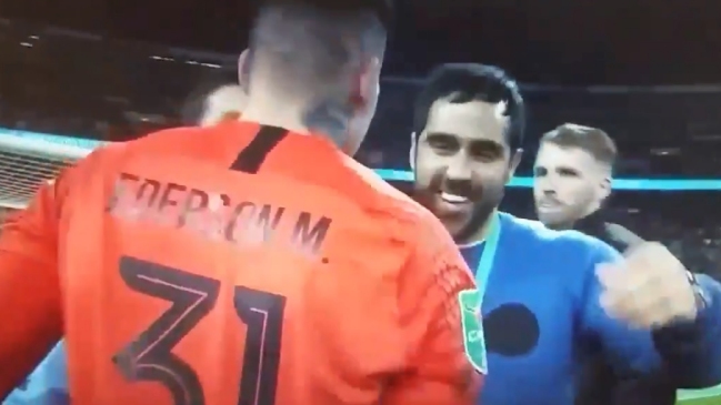 Felicitó a Ederson: Claudio Bravo celebró con sus compañeros el nuevo título de Manchester City