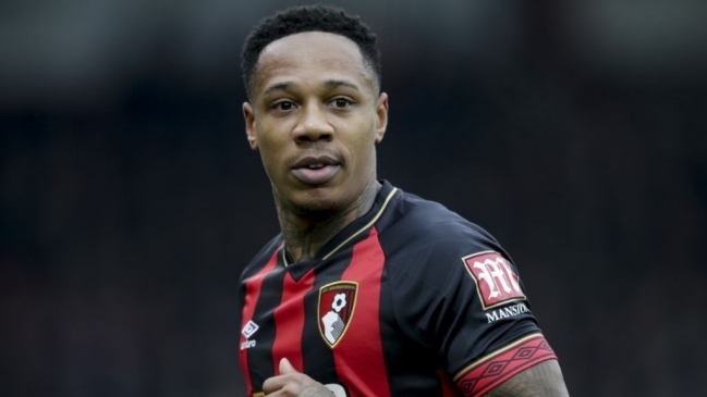 Futbolista de Bournemouth causó polémica por una fiesta con drogas, alcohol y menores de edad