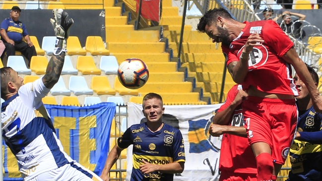 Unión La Calera derrotó a Everton con anotaciones de Marcelo Larrondo y Eugenio Isnaldo