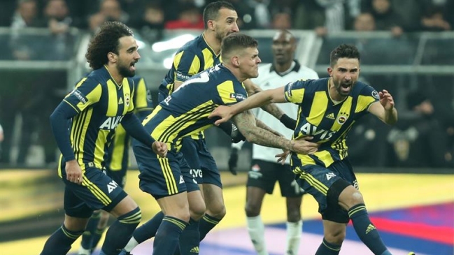 Con poco protagonismo chileno: Besiktas y Fenerbahce empataron en electrizante partido