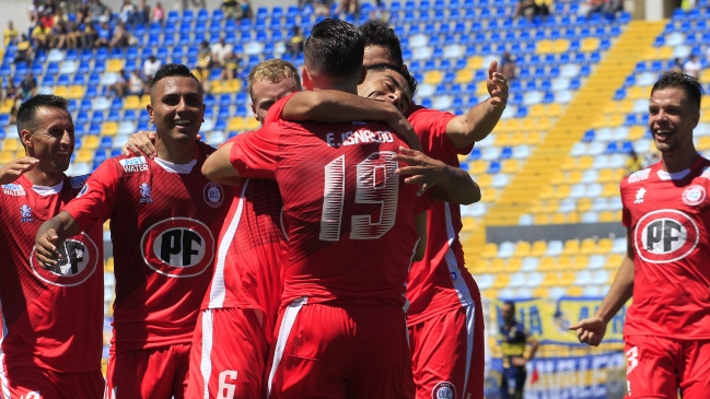 El particular saludo de los líderes Colo Colo y Unión La Calera