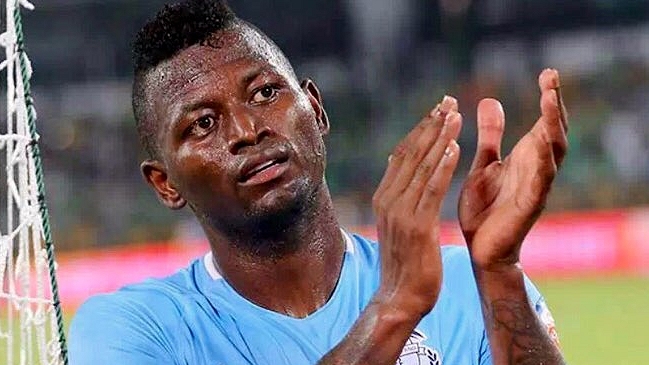 Universidad Católica reactivó opción de fichar al colombiano Duvier Riascos