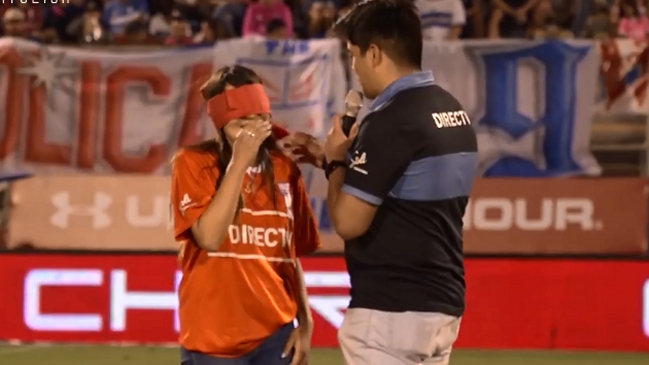 Hincha de Universidad Católica sorprendió a su polola y le pidió matrimonio en San Carlos