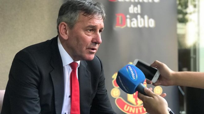 Bryan Robson, leyenda del United: Alexis debe asumir que es uno de los mejores del mundo