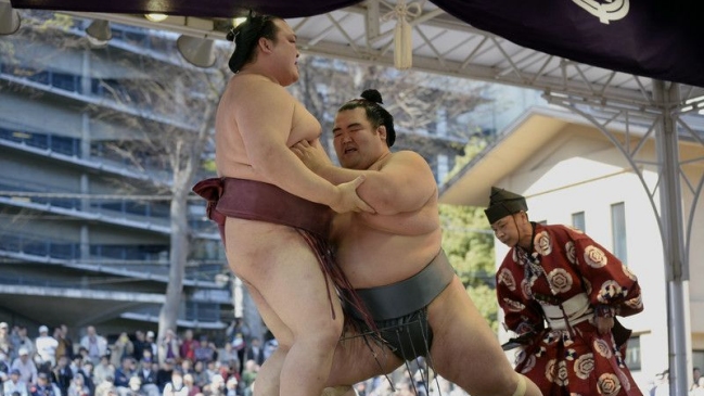 Peleadores de sumo japoneses recibieron prohibición de dejarse crecer “barbas indecentes”