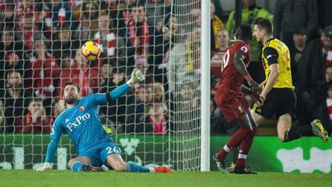 ¡Se pasó! El golazo de taco de Sadio Mané ante Watford