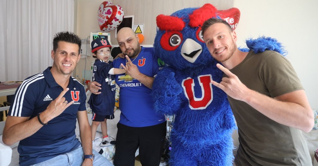 Rivarola y Henríquez visitaron a pequeño hincha que es prioridad nacional para trasplante de corazón