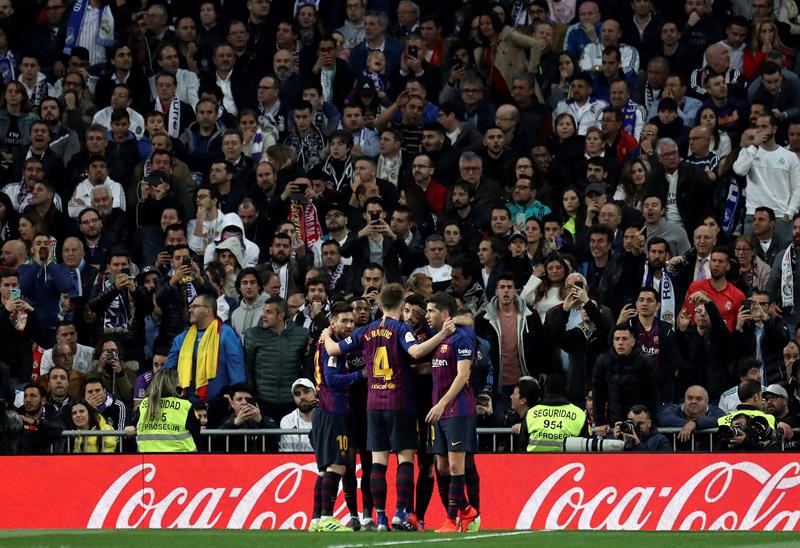 Arturo Vidal tuvo minutos en la amplia victoria de Barcelona sobre Real Madrid en la Copa del Rey