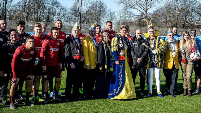 La reacción de Charles Aránguiz al darse cuenta que no era el único príncipe en Leverkusen