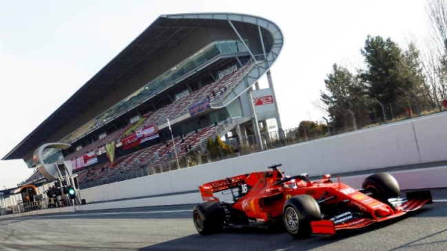 Charles Leclerc asustó con su Ferrari ante el misterio de Mercedes en Montmeló