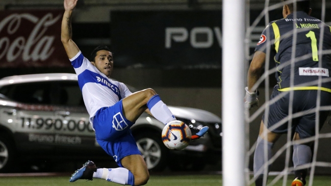 Edson Puch inventó una genialidad para abrir la cuenta en favor de la UC sobre Audax Italiano