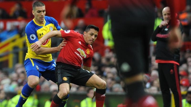 Alexis Sánchez salió lesionado en remontada de Manchester United ante Southampton