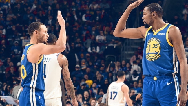 Kevin Durant dirigió el ataque de Golden State Warriors sobre Philadelphia 76ers