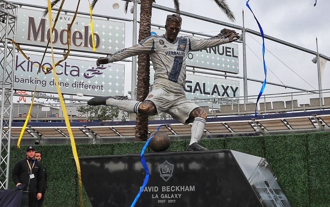 David Beckham fue homenajeado con una estatua en Los Angeles