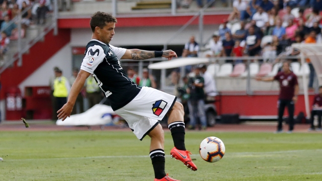 Gabriel Costa se benefició de un mal despeje de Curicó y estiró la diferencia para Colo Colo