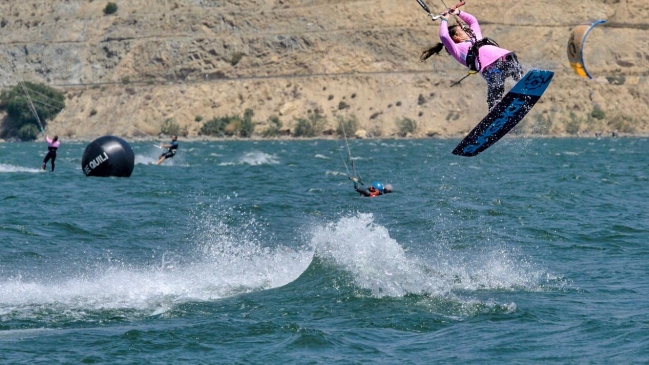 Evento de kitesurf sólo para mujeres se realizará en el embalse Puclaro