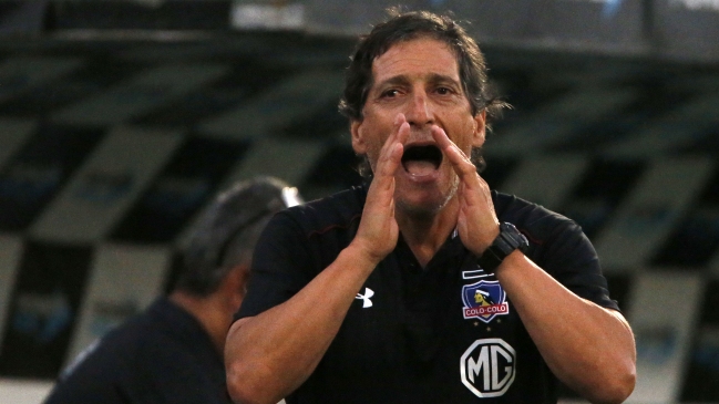 Mario Salas ensayó dos formaciones y mantuvo dudas sobre esquema para enfrentar a Cobresal