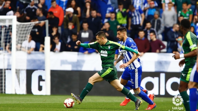 Alavés de Maripán protagonizó un reñido empate ante Eibar de Orellana en la liga española