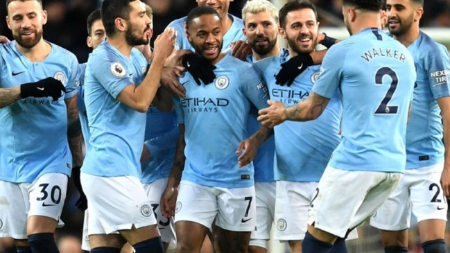 Manchester City derrotó con polémica a Watford y se mantiene como líder en la Premier League