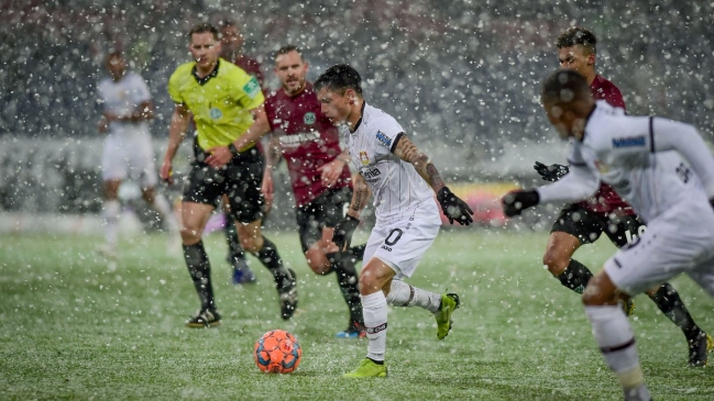 Bayer Leverkusen de Aránguiz derrotó bajo la nieve a Hannover de Albornoz