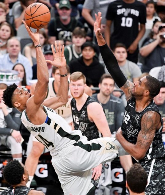 San Antonio Spurs se impuso a Milwaukee Bucks en la NBA