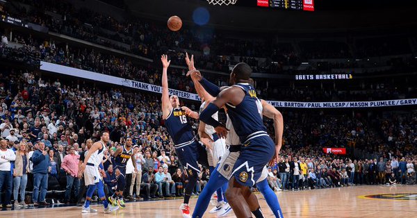El increíble final del agónico triunfo de Denver Nuggets sobre Dallas Mavericks