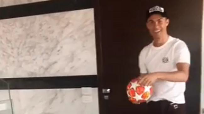 Las tiernas imágenes de Cristiano Ronaldo jugando con su pequeña hija